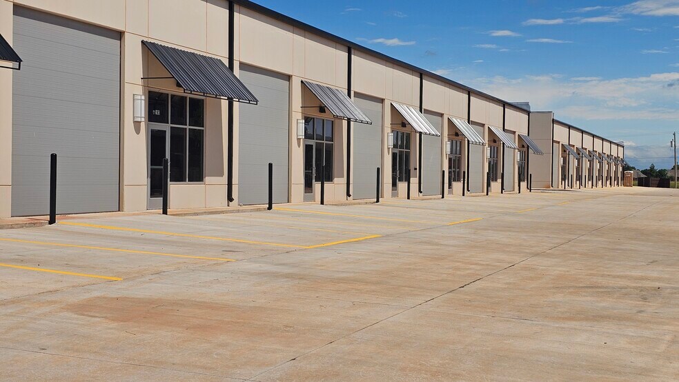 2717 Watermark Blvd, Oklahoma City, OK à louer - Photo du bâtiment - Image 2 de 3