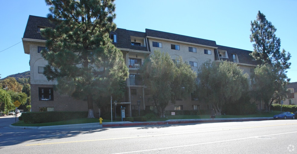 1636 N Verdugo Rd, Glendale, CA à vendre - Photo du bâtiment - Image 3 de 14