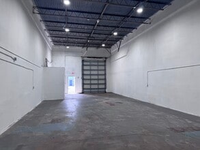 2696 NW 31st Ave, Lauderdale Lakes, FL for lease Interior Photo- Image 2 of 5