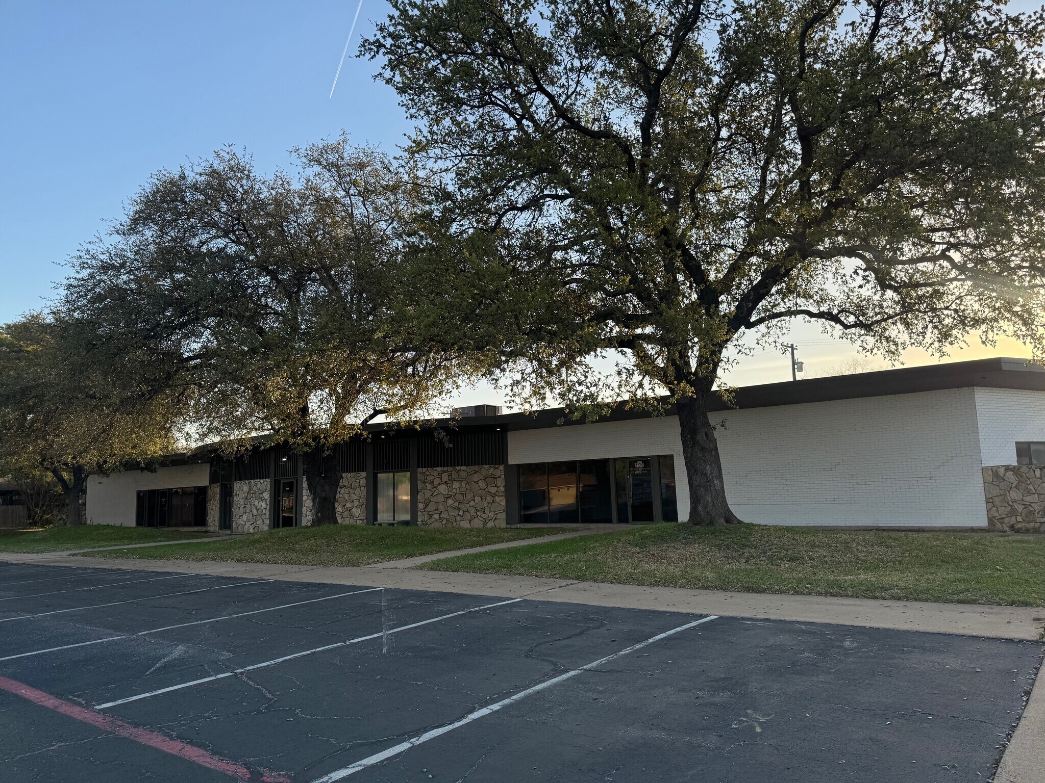 2912 N Macarthur Blvd, Irving, TX à louer Photo principale- Image 1 de 16