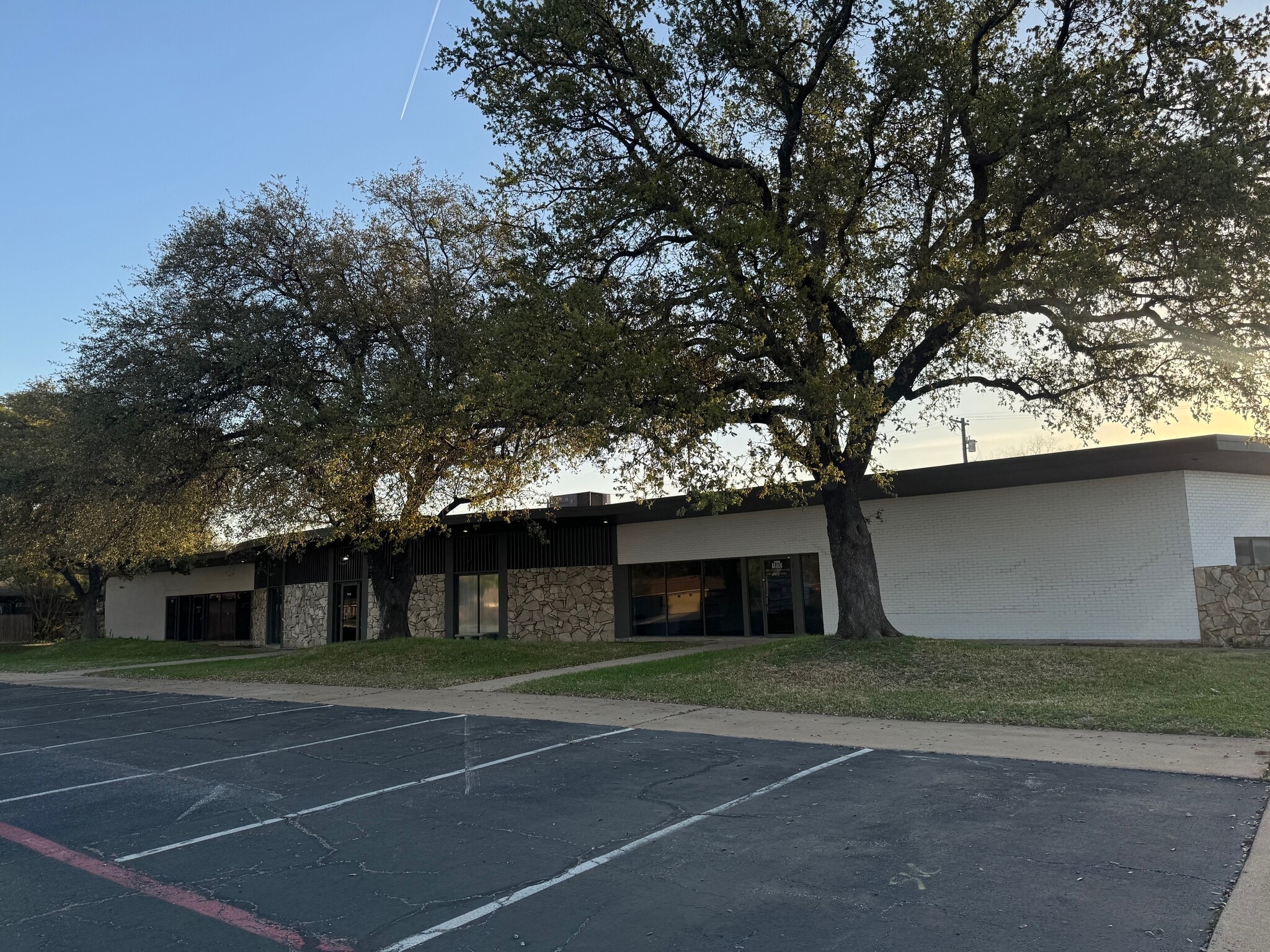 2912 N Macarthur Blvd, Irving, TX for lease Primary Photo- Image 1 of 16