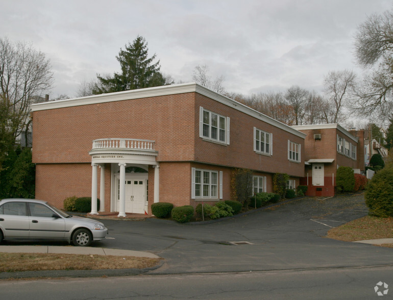 318 Main St, Berlin, CT à vendre - Photo du bâtiment - Image 1 de 1