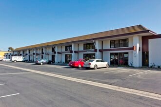 5558-5576 E La Palma Ave, Anaheim, CA à louer Photo du bâtiment- Image 2 de 11
