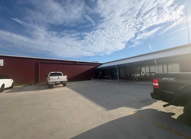 720 New Haven Ave, Aurora, IL for lease - Building Photo - Image 2 of 8