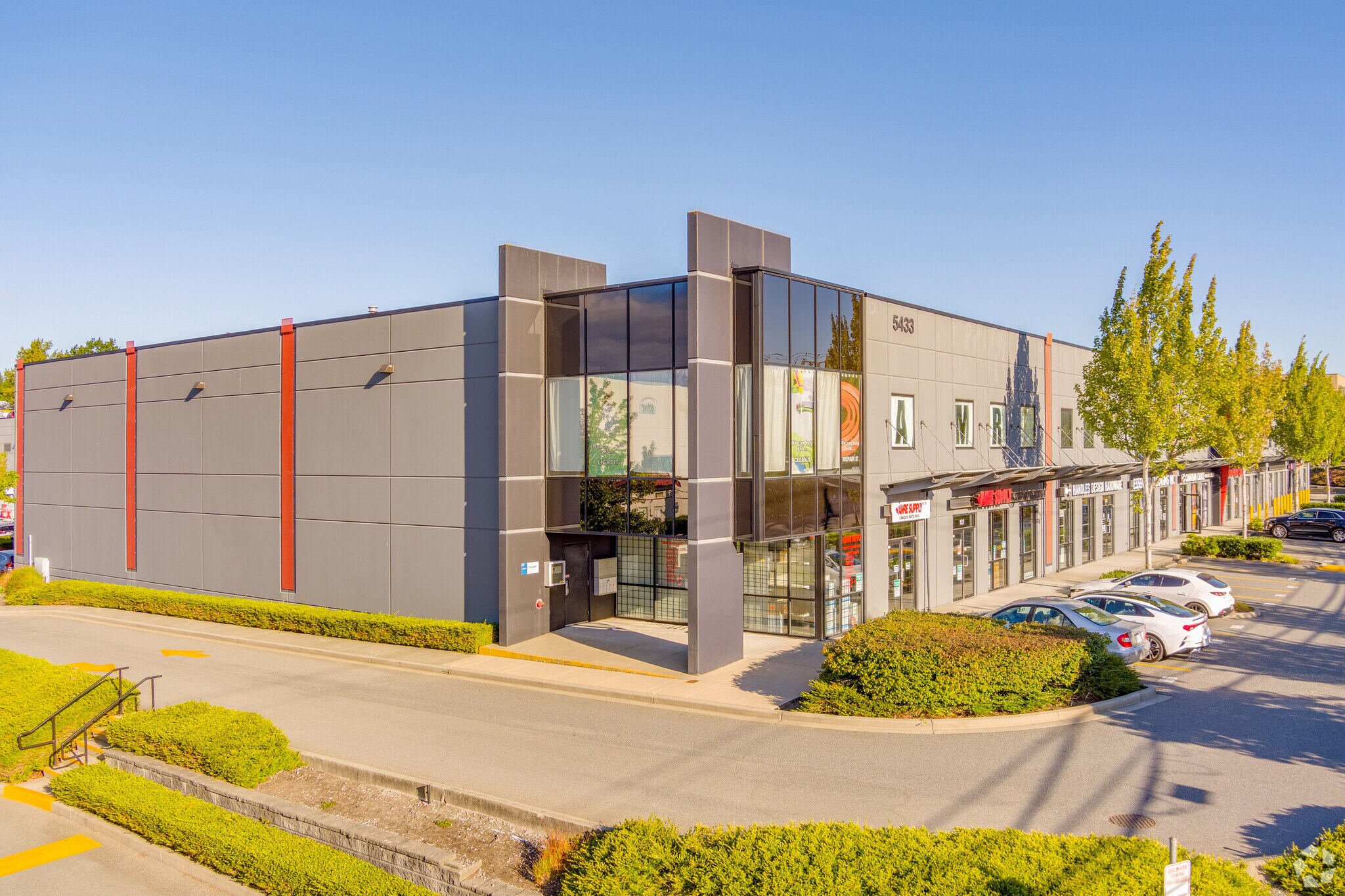 5433 152nd St, Surrey, BC à louer Photo du bâtiment- Image 1 de 10
