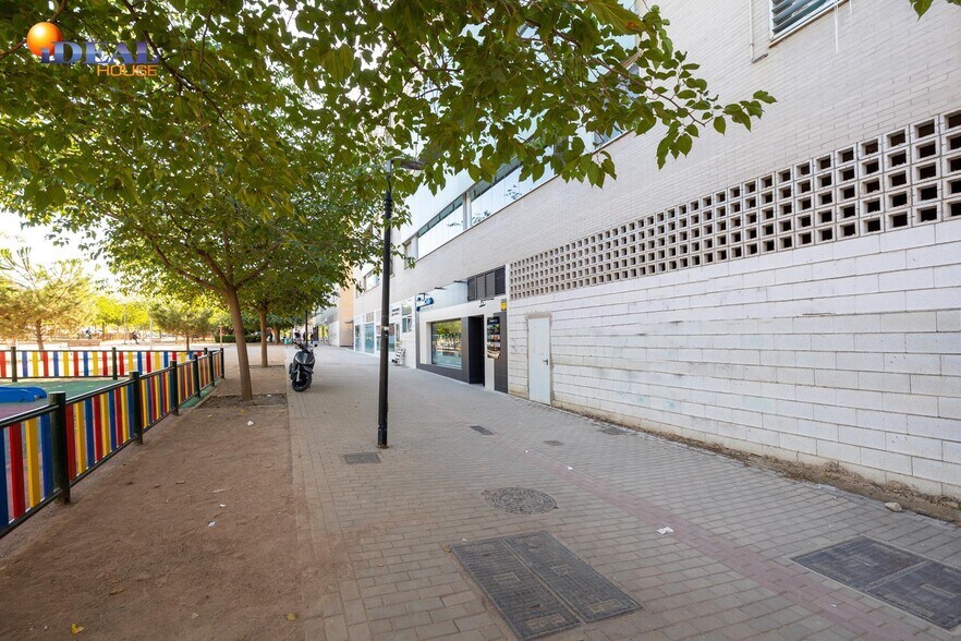 Plaza Catedrática Asunción Linares, 1, Granada, Granada for sale - Building Photo - Image 3 of 22