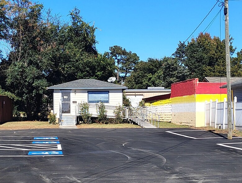 1204 Russell Pky, Warner Robins, GA à louer - Photo du bâtiment - Image 2 de 4