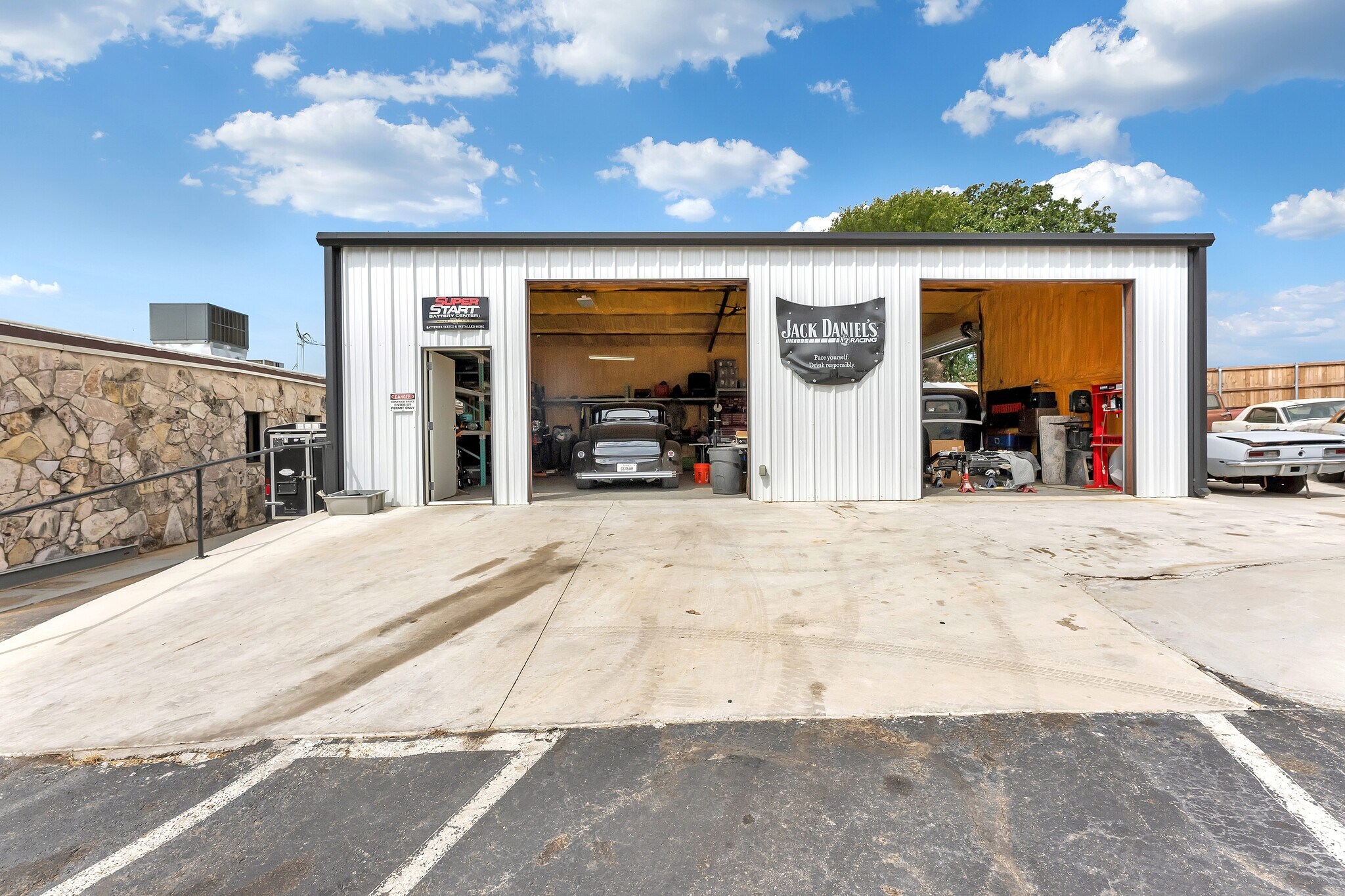 716 W Euless Blvd, Euless, TX for sale Primary Photo- Image 1 of 20