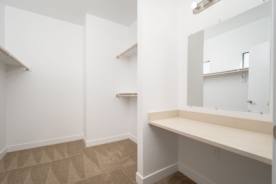 8246 N 61st Ave, Glendale, AZ for sale - Interior Photo - Image 3 of 26