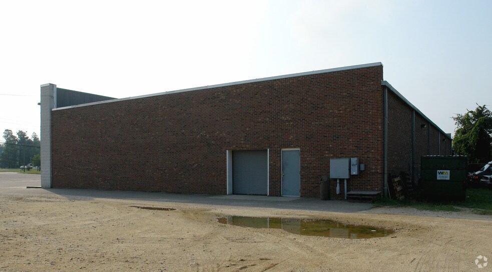 6207 Yadkin Rd, Fayetteville, NC à vendre - Photo du bâtiment - Image 2 de 2