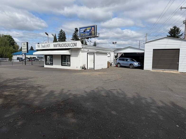 18410 SE McLoughlin Blvd, Milwaukie, OR for lease - Building Photo - Image 2 of 4
