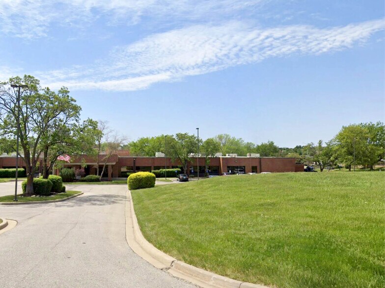 14425 College Blvd, Lenexa, KS à louer - Photo du bâtiment - Image 2 de 10