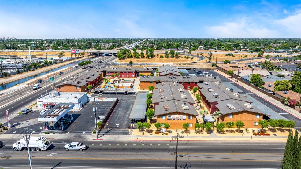 4585 E McKinley Ave, Fresno, CA à vendre - Photo du bâtiment - Image 2 de 14