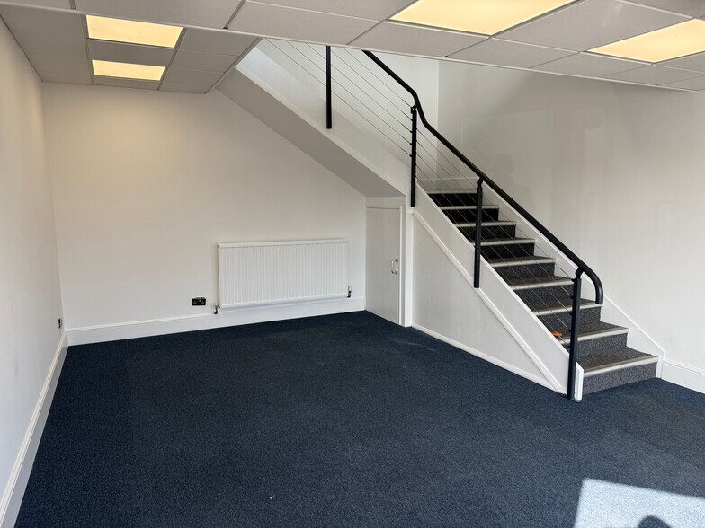 22 Atlas Way, Sheffield à louer - Photo du bâtiment - Image 3 de 4