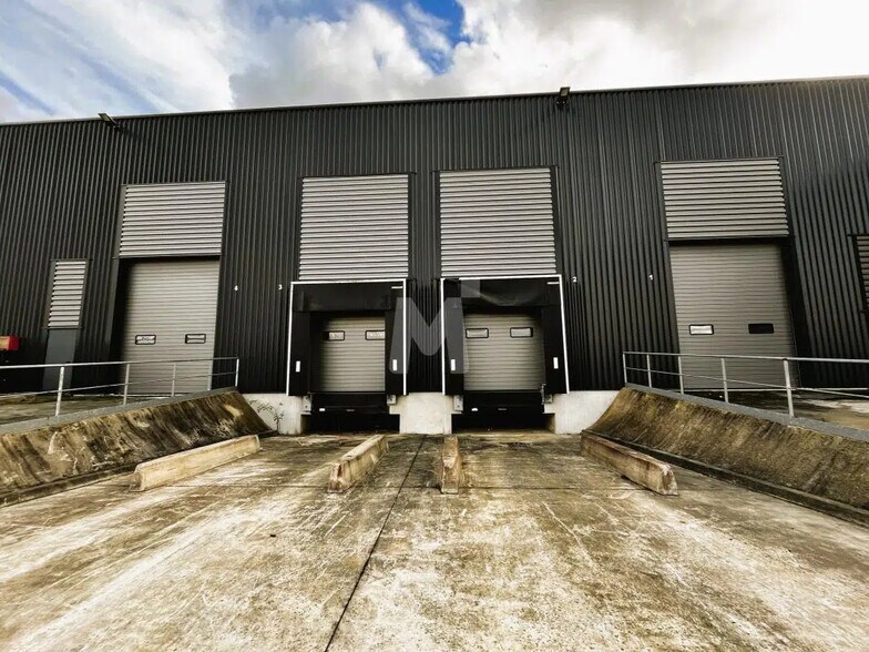 Office in Lieusaint for lease - Building Photo - Image 3 of 11