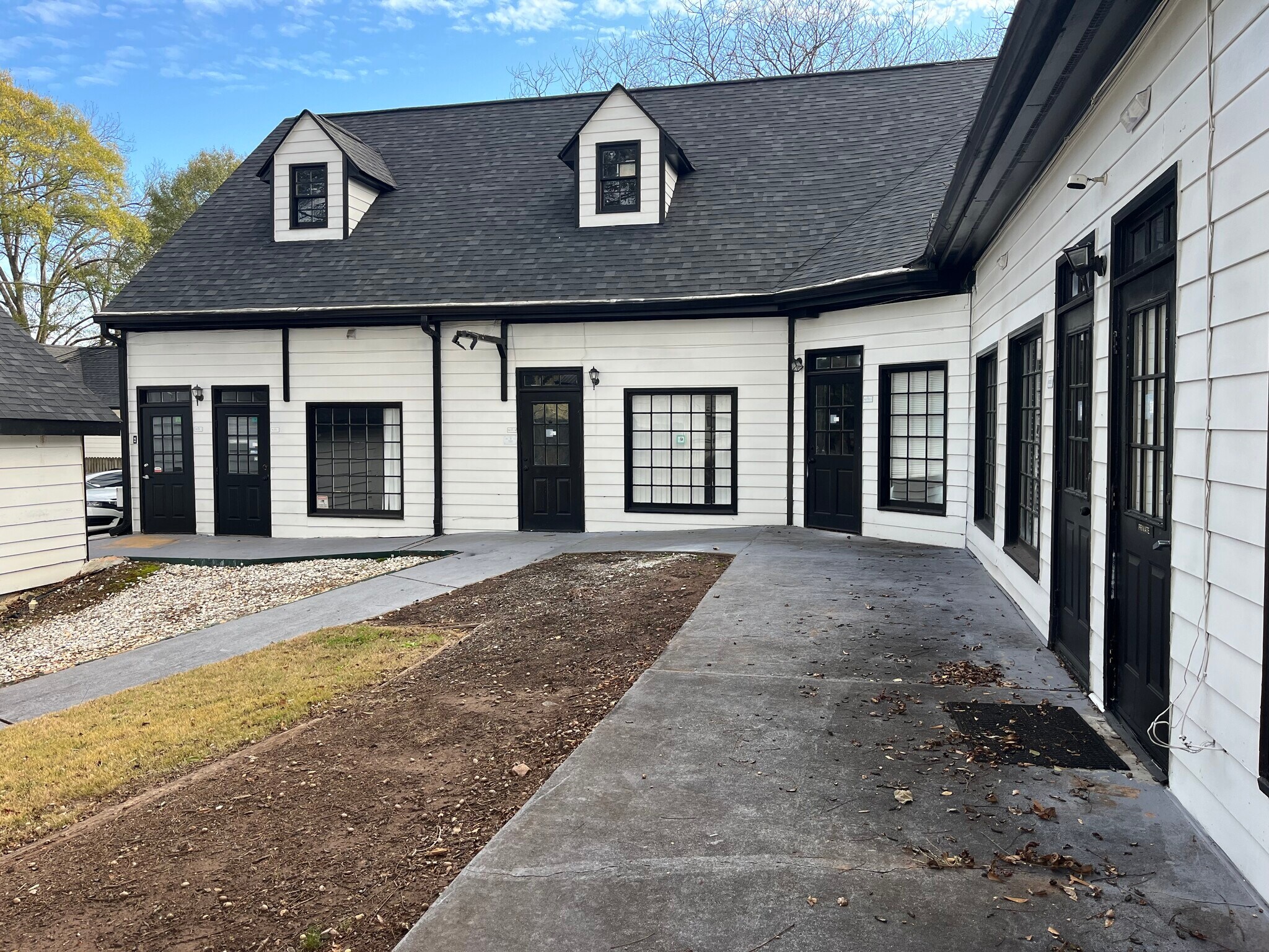 913 Main St, Stone Mountain, GA for lease Primary Photo- Image 1 of 6