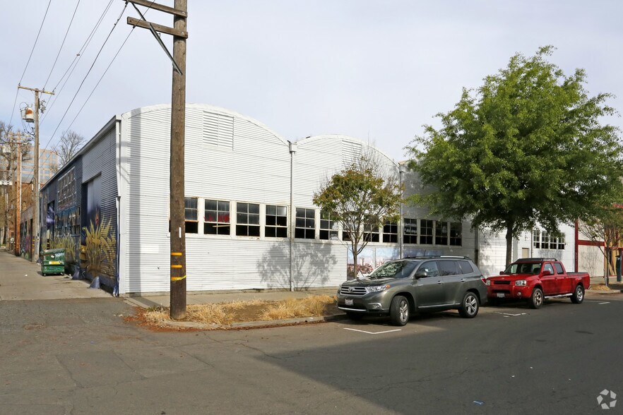 948 17th St, Sacramento, CA à vendre - Photo du bâtiment - Image 2 de 2