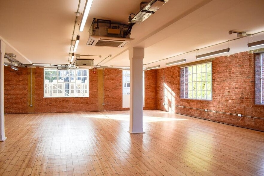 9 Brighton Ter, London for lease - Interior Photo - Image 3 of 23