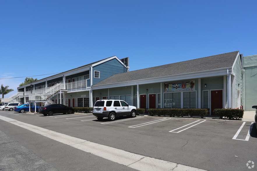 777 W 19th St, Costa Mesa, CA à louer - Photo du bâtiment - Image 3 de 22