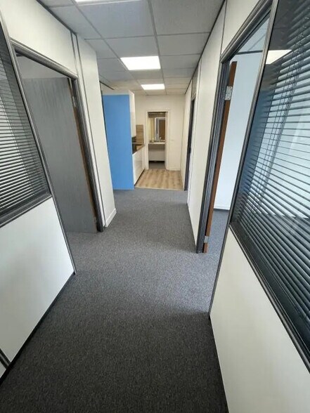 Immeuble residentiel dans Courbevoie à vendre - Photo du bâtiment - Image 2 de 9