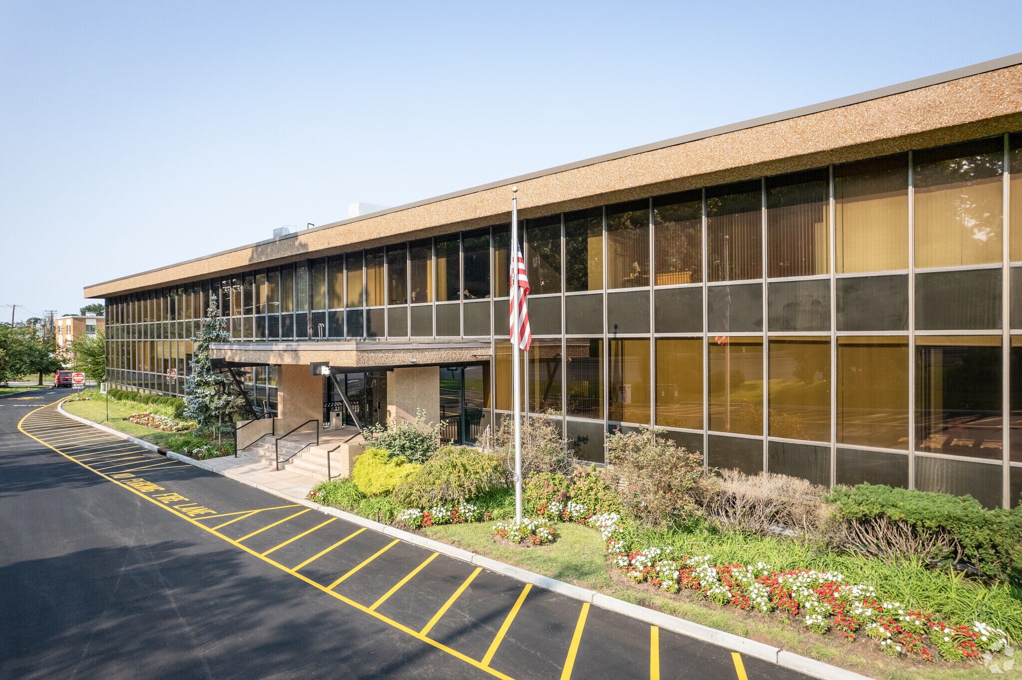 560 Sylvan Ave, Englewood Cliffs, NJ à louer Photo du bâtiment- Image 1 de 24
