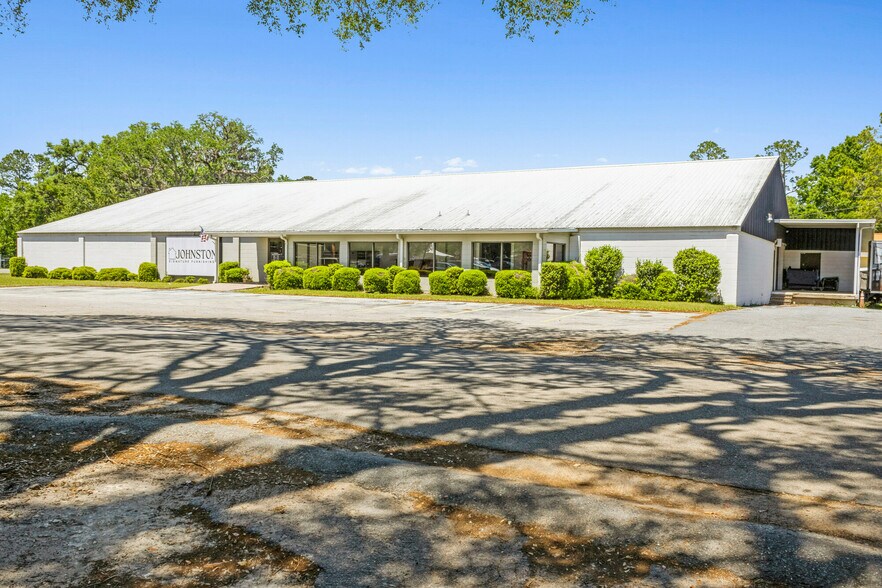 903 Suwannee Ave NW, Branford, FL à louer - Photo du bâtiment - Image 2 de 9
