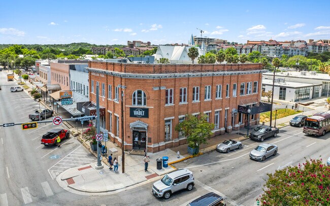 More details for 100 W Hopkins St, San Marcos, TX - Retail for Sale