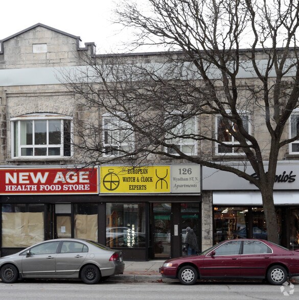 124 Wyndham St N, Guelph, ON à vendre - Photo du bâtiment - Image 2 de 4