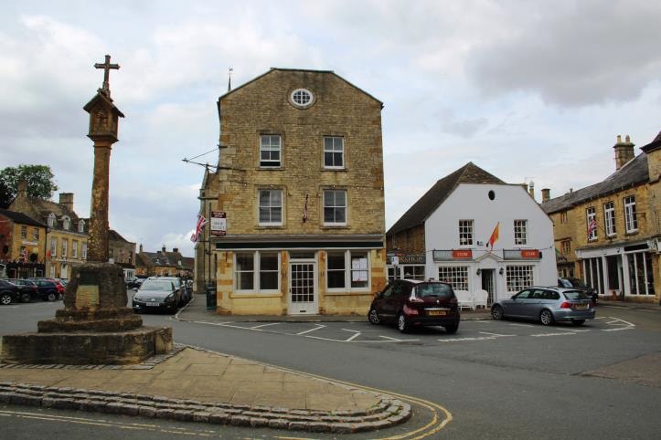 The Square, Stow On The Wold for lease - Building Photo - Image 3 of 3