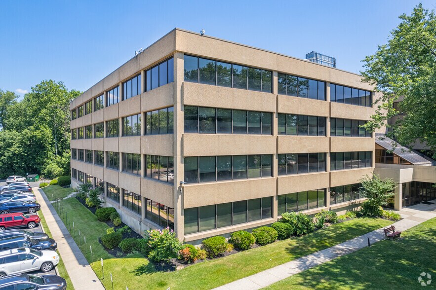 2500 McClellan Ave, Pennsauken, NJ à louer - Photo du bâtiment - Image 3 de 12