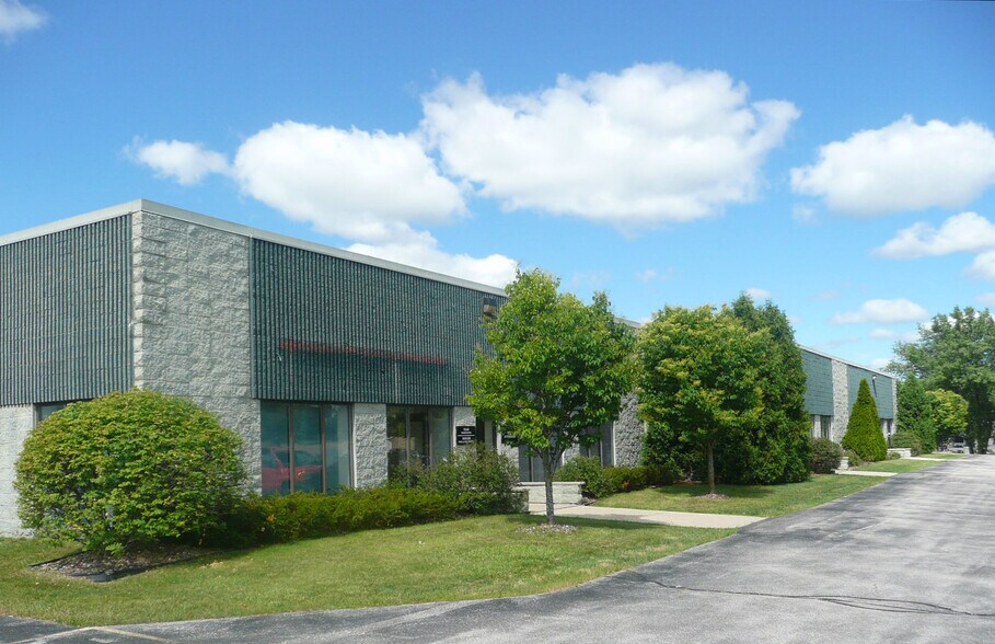 W226 N887 Eastmound Dr, Waukesha, WI for lease - Building Photo - Image 1 of 1