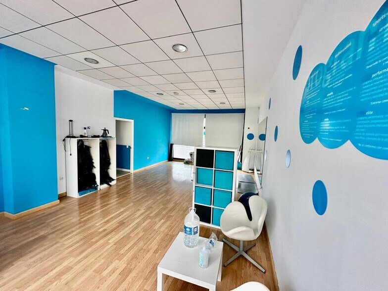 Commerce de détail dans Cáceres, Cáceres à vendre - Photo du bâtiment - Image 2 de 11