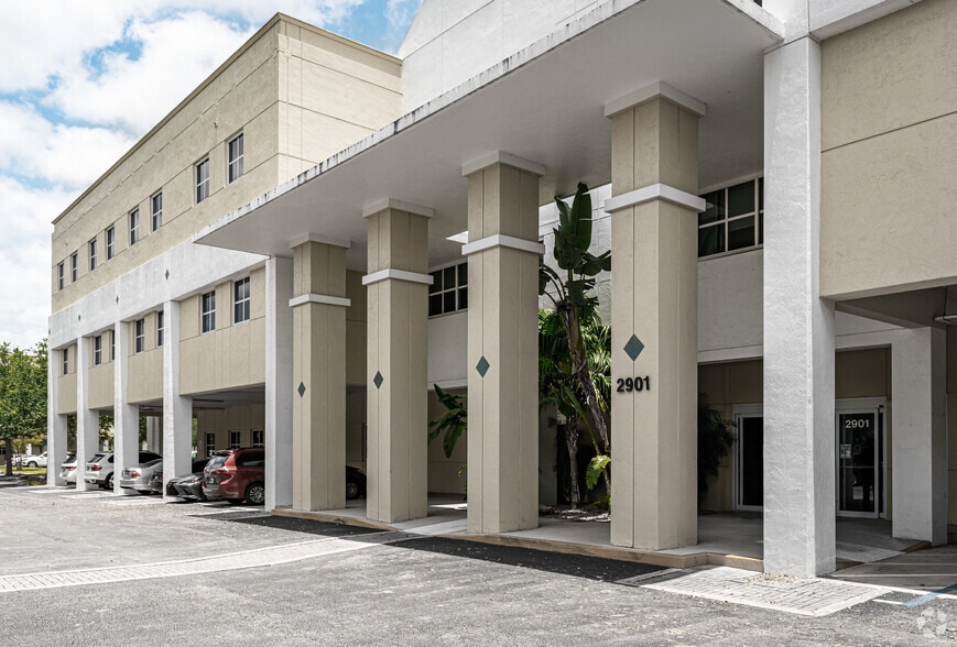 2901 Coral Hills Dr, Coral Springs, FL for lease - Building Photo - Image 3 of 7