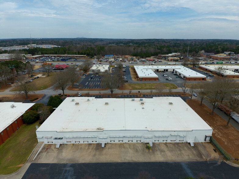 1560 Westfork Dr, Lithia Springs, GA à louer - Photo du bâtiment - Image 2 de 5