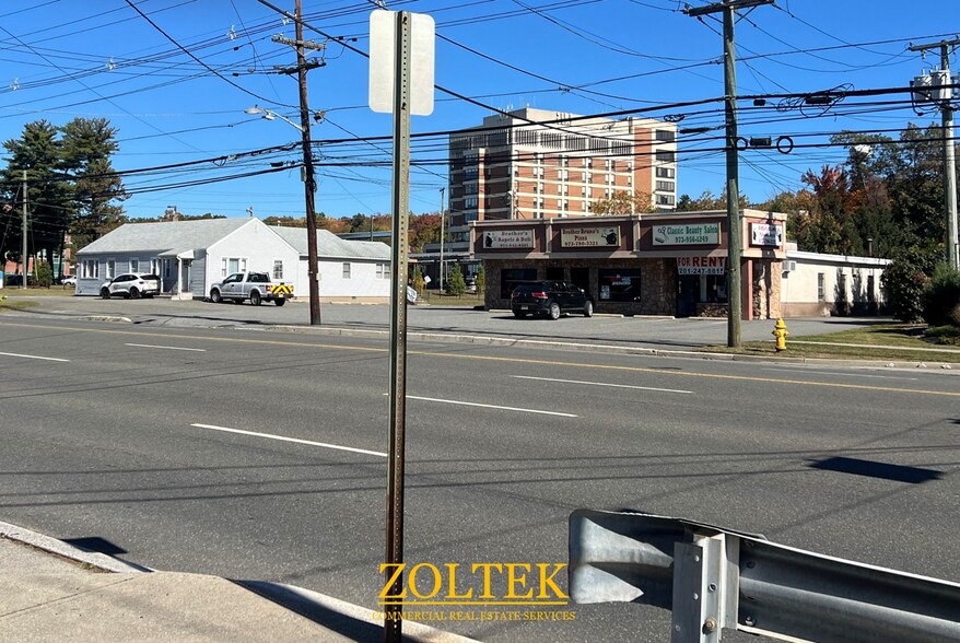 180-210 Hamburg Tpke, Wayne, NJ à louer - Photo du bâtiment - Image 3 de 5