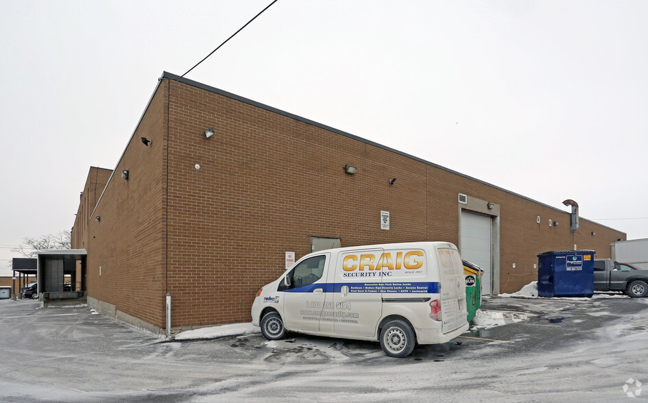 125 Norfinch Dr, Toronto, ON for lease - Building Photo - Image 3 of 8