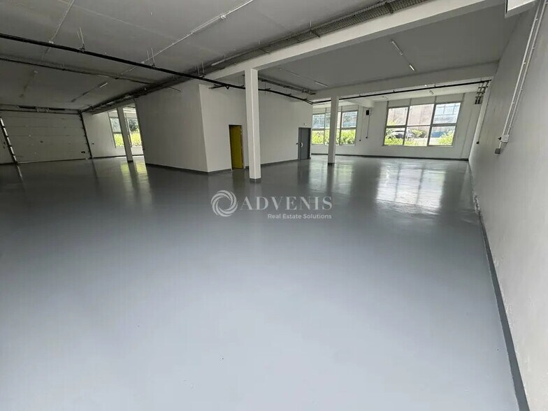 Flex in Villiers-sur-Marne for lease - Interior Photo - Image 1 of 6