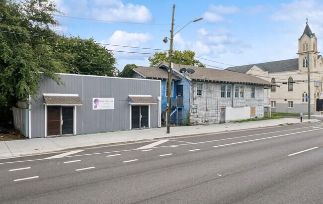 More details for 210 N Broad Ave, New Orleans, LA - Retail for Sale