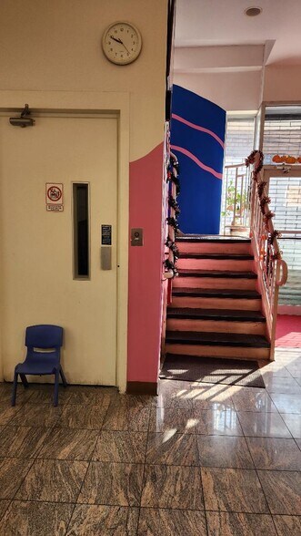 1448 College Point Blvd, College Point, NY à vendre - Photo intérieure - Image 2 de 25