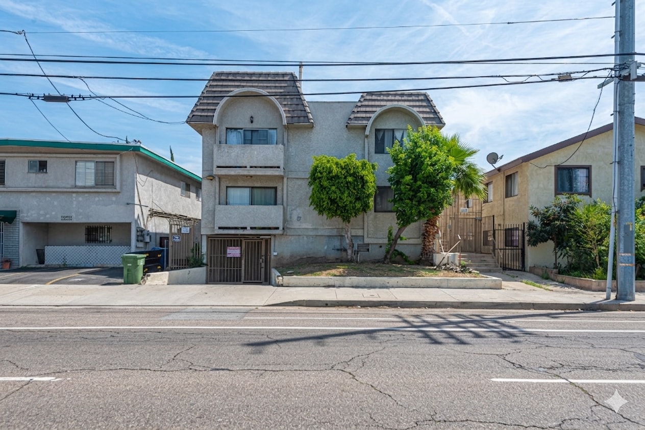 6860 Woodley Ave, Van Nuys, CA for sale Primary Photo- Image 1 of 7