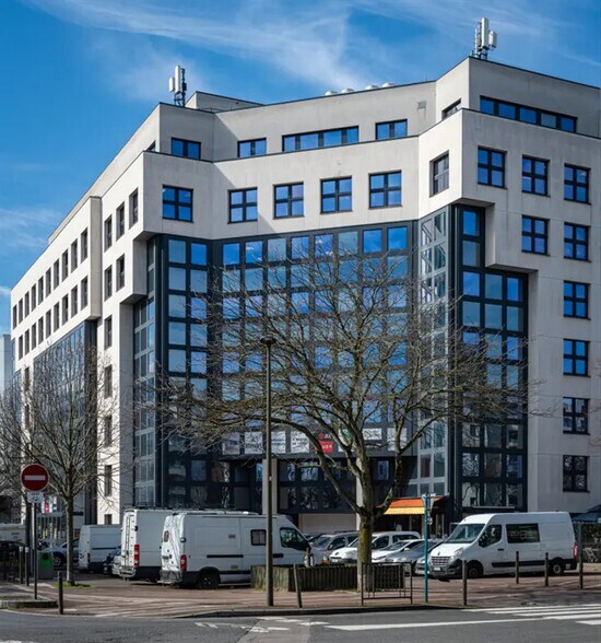 Office in Suresnes for sale - Building Photo - Image 3 of 9