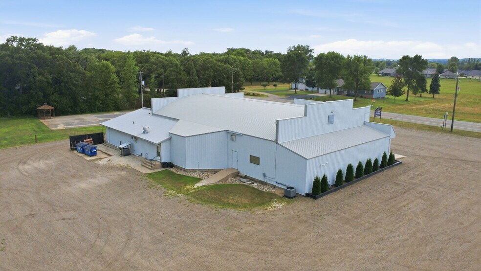 691 S Main St W, Richmond, MN à vendre - Photo du bâtiment - Image 3 de 40