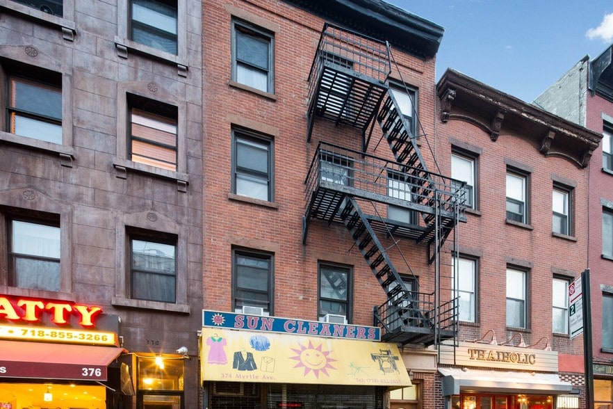 374 Myrtle Ave, Brooklyn, NY for lease - Building Photo - Image 1 of 4