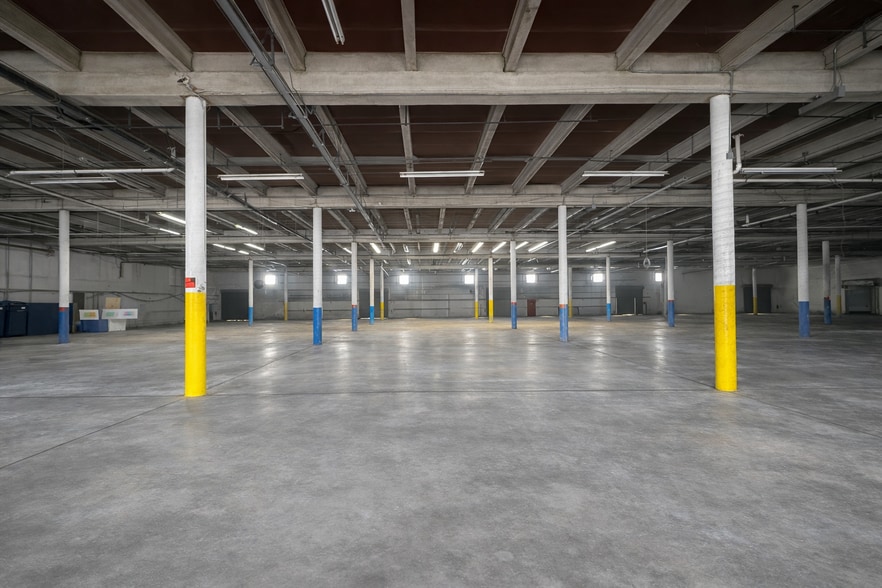 3510 NW 60th St, Miami, FL for lease - Primary Photo - Image 1 of 8