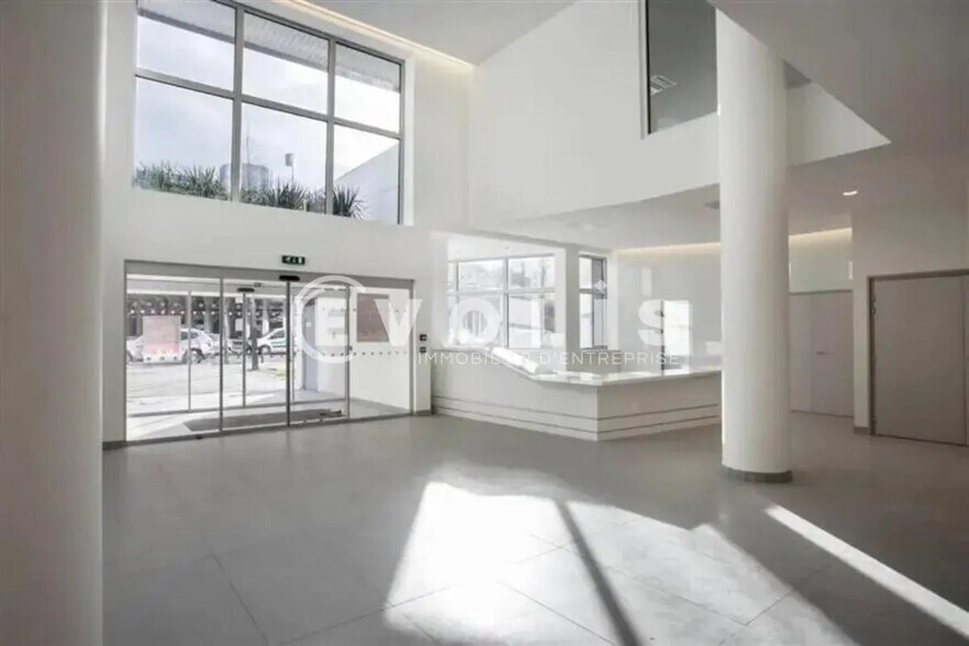 Office in Noisy-le-Grand for lease - Interior Photo - Image 3 of 10