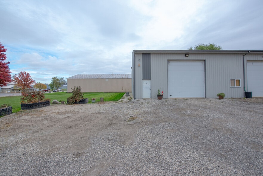 1927 Cherry Hill Rd, Joliet, IL for lease - Building Photo - Image 3 of 9