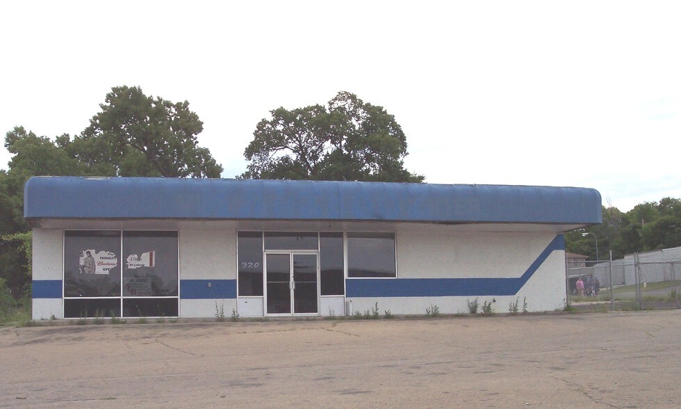 320 SE 29th St, Topeka, KS à louer - Photo du bâtiment - Image 2 de 2