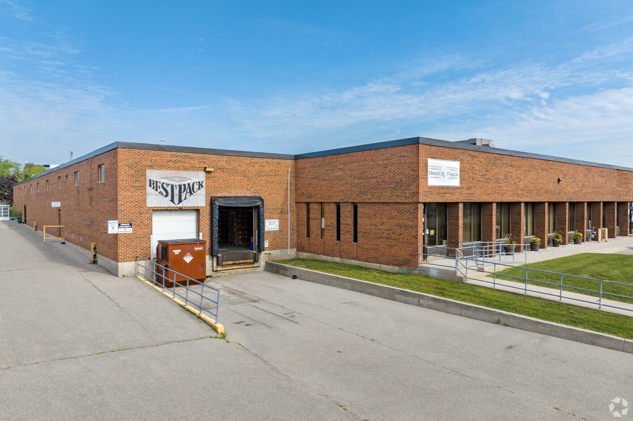 299-301 Wyecroft Rd, Oakville, ON à vendre Photo du bâtiment- Image 1 de 1