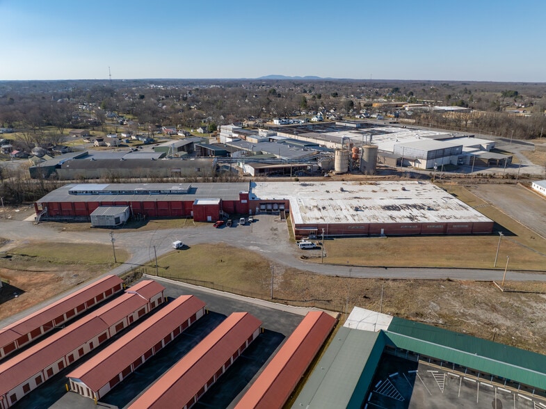 130 Enterprise Ln, McMinnville, TN à louer - Photo du bâtiment - Image 2 de 11