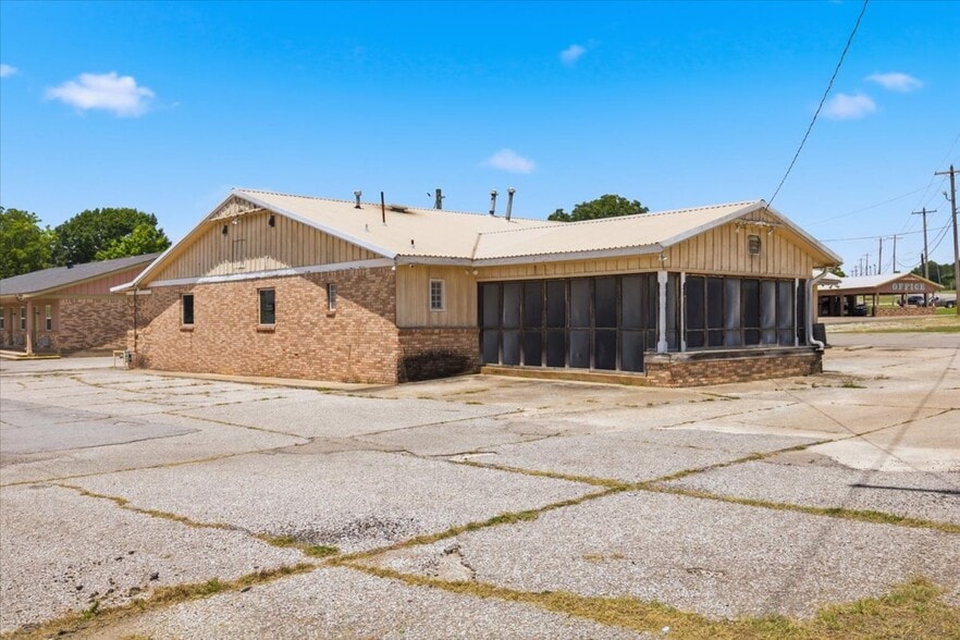 1131 Cradduck Rd, Ada, OK for sale - Building Photo - Image 2 of 26
